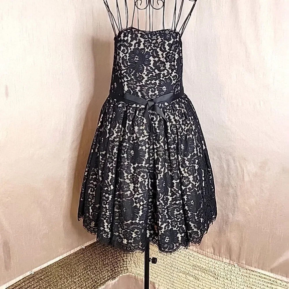 NEIMAN MARCUS ROBERT RODRIQUEZ Black‎ Lace Strapless Prom Dress Size 6 - Picture 1 of 11